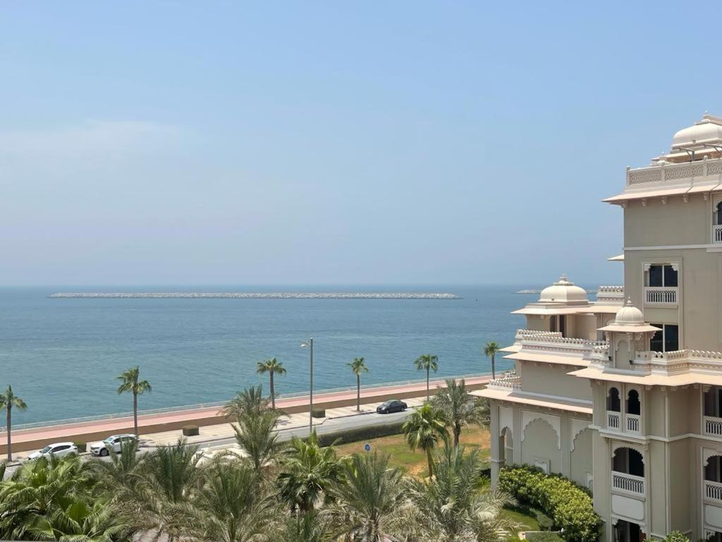 Royal Club By RVHR, Grandeur Residence Crescent Palm Jumeirah Dubaï Extérieur photo